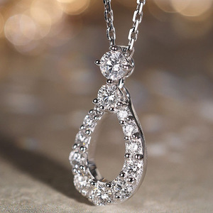 Collana con Ciondolo Geometrico a Goccia Cava per Donne, Elegante Gioiello di Moda per Uso Quotidiano, Idea Regalo - Product Image 2