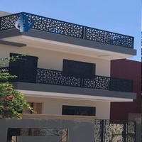 Barrières et écrans d'intimité en alliage d'aluminium découpés au laser de style moderne, adaptés aux balcons de villas