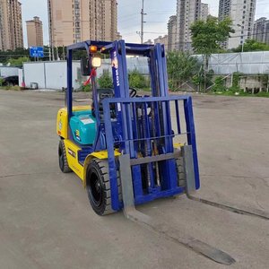 Montacargas Diésel Usado de 2.5 Toneladas FD30 con Desplazador Lateral Hidráulico y Neumáticos Sólidos en Venta a Excelente Precio, Original de Japón, Komatsu - Product Image 4
