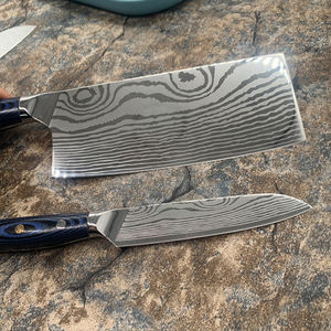 <span class=keywords><strong>Couteau</strong></span> <span class=keywords><strong>Santoku</strong></span> de <span class=keywords><strong>chef</strong></span> de cuisine en acier inoxydable à lame en acier damas japonais à motif laser de 7 pouces - Product Image 5