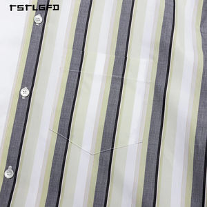 Chemise à manches courtes asymétrique moderne pour homme, patchwork, rayures contrastées, col boutonné, haut graphique de créateur, 100% coton - Product Image 3