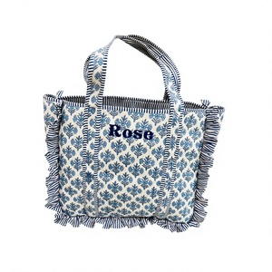 Sac fourre-tout matelassé en coton brodé à volants très demandé pour femme, sac à bandoulière fait main - Product Image 1