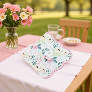 Serviettes d'invités jetables 3 plis à bord festonné motif floral Jardin Romantique pour douche nuptiale - Product Image 2