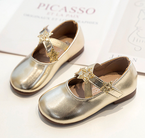 Chaussures plates d'été en cuir PU pour filles, avec lanières croisées et étoiles scintillantes, vente en gros - Product Image 4