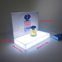 Stands de présentation de comptoir de table en acrylique avec éclairage LED moderne personnalisé pour les magasins de détail et l'utilisation cosmétique