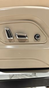 مقعد راحة شامل للتصميمات الداخلية للسيارة ميزة دوارة متنقلة مصممة حديثًا للأشخاص ذوي الاحتياجات الخاصة - Product Image 4