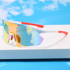 Gafas de ciclismo deportivas personalizadas con montura negra, lentes de PC con protección UV400, antideslizantes, para hombre, para correr, senderismo y actividades al aire libre. - Product Image 5