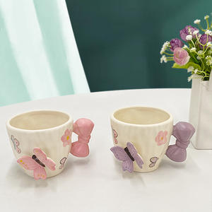 Tasses et soucoupes à café peintes à la main pour le thé de l'après-midi, jolies tasses en céramique en forme de papillon en trois dimensions - Product Image 1