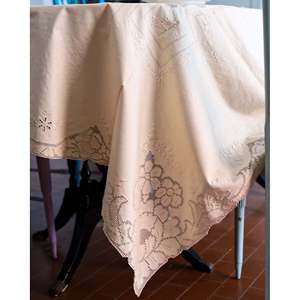 Mantel de Lino Siciliano Pietrochianese Color Marfil con 12 Servilletas Bordadas con Patrón Jacquard para Hoteles, Restaurantes, Bodas y Cenas - Product Image 3