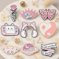 Oem pin logam lencana manufaktur custom logo kartun keras lembut label pin kustom anime enamel lapel pin