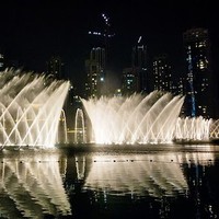 Fuente de Agua Pequeña para Interiores y Exteriores, Decoración de Jardín, Fuente Musical con Chorros de Agua Danzantes en Venta con Control PLC/DMX512