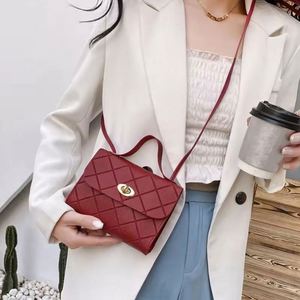 I-0252 Wholesale Hot Selling Winter Autumn Summer Korean Version Fashion Candy PU Leather <b>Small</b> Women Crossbody <b>Handbag</b> Chains - Product Image 3