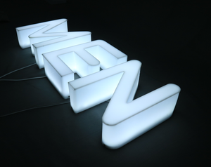 Lettres acryliques transparentes <span class=keywords><strong>3D</strong></span> découpées au laser Lettres murales en acrylique en plastique pour hôpitaux de sociétés automobiles avec bandes LED - Product Image 6