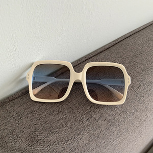 Gafas de Sol Qianai con Marco Grande, Protección UV400, Moda Femenina, con Tachuelas, Lentes Tipo 3, Material AC - Product Image 4