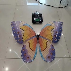 Drone papillon LED rechargeable - Lumières volantes télécommandées pour la décoration de mariage, les fêtes et les spectacles - Product Image 1