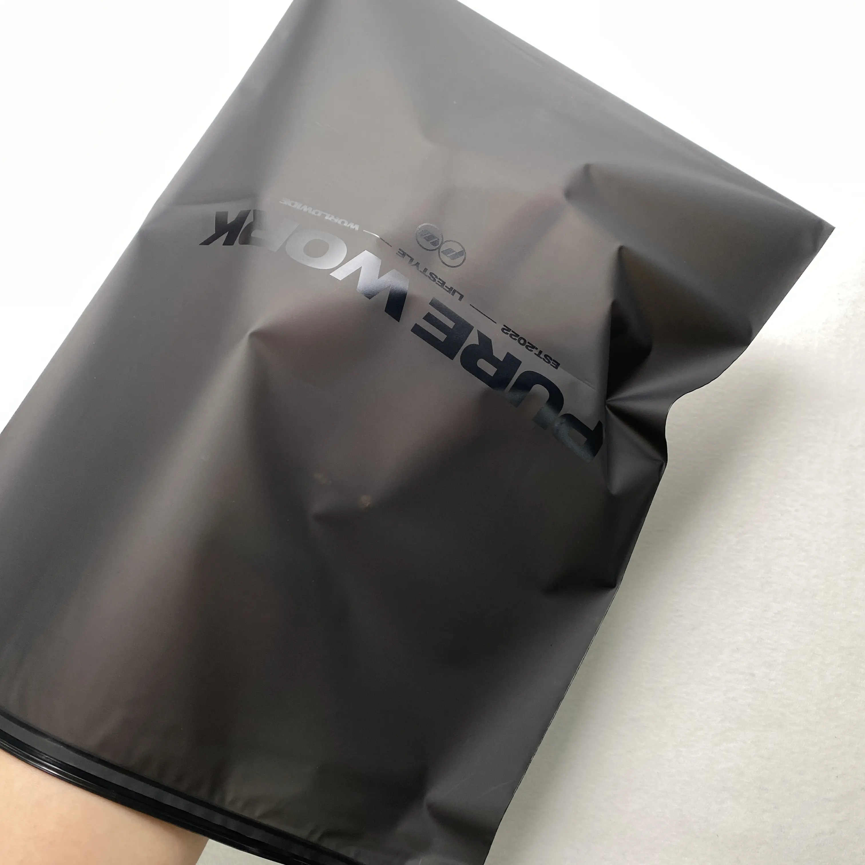 Матовый матовый полиэтиленовый пакет на молнии с логотипом