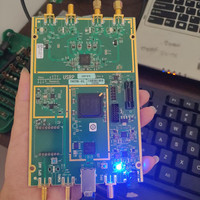 Papan pengembangan USRP B210-Platform pengembangan SDR asli baru