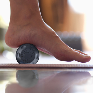 Rouleau de boule de massage d'arachide de poche pour l'exercice de yoga et la fonction de vibration de soulagement de la douleur pour les massages des pieds - Product Image 3