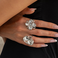 Bague Fleur INS Entièrement Ornée de Strass, Zircon Rond à Quatre Griffes, Bague en Acrylique, Bijou de Luxe Léger pour Femme, Cadeau, Style Quotidien