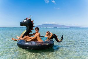 Flotteur de piscine gonflable géant en PVC Dragon noir MAKE WAVES avec paillettes scintillantes pour adultes - Product Image 2