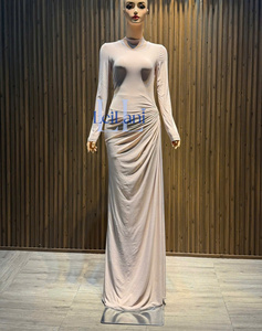 Elegante Vestido Largo de Noche con Cuello Alto y Manga Larga - Vestido de Fiesta Sofisticado Color Nude con Fruncido Lateral para Mujer - Product Image 3