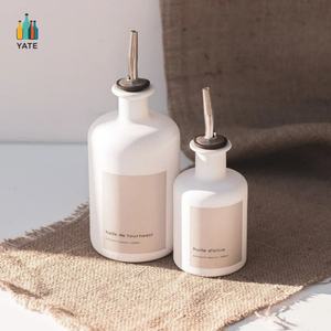 En venta 250 375 500 750 Botella <span class=keywords><strong>de</strong></span> vidrio <span class=keywords><strong>de</strong></span> aceite <span class=keywords><strong>de</strong></span> nuez <span class=keywords><strong>de</strong></span> Oliva <span class=keywords><strong>de</strong></span> <span class=keywords><strong>aguacate</strong></span> ámbar transparente negro mate blanco con dispensador <span class=keywords><strong>de</strong></span> brotes antigoteo <span class=keywords><strong>de</strong></span> Metal - Product Image 1