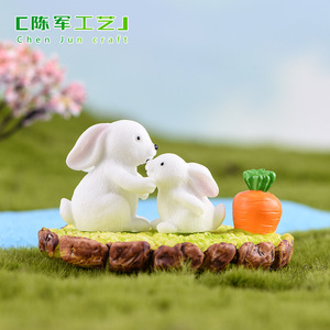 Set di tre pezzi di animali decorativi in resina per micro-paesaggi Weij Moss: maialino, coniglio, cigno, primavera, estate, autunno e inverno - Product Image 4