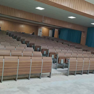 Chaises d'auditorium universitaires de style moderne, pupitres scolaires en bois, chaises en rangée, studios universitaires, chaises de théâtre - Product Image 1