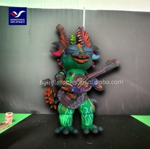 Aufblasbares Modell des Gitarristen für das Musik festival thema - Product Image 3