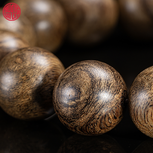 Pulsera de cuentas de madera de agar de Malasia, forma redonda de 16 mm, con textura densa y rica en aceite, joyería refinada de oud. - Product Image 3