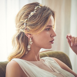 Fascia da sposa e orecchino Set di ornamenti per la testa di donne fatte a mano da ragazza Tiara fiore per capelli - Product Image 3