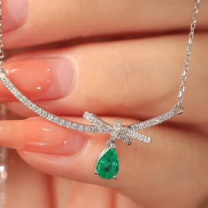 จี้เพชรทรงหยดน้ำมรกต 0.4 กะรัต ดีไซน์ทองคำขาว 18k ยี่ห้อซินฟลาย - Product Image 2
