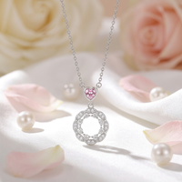 Collar con Colgante de Corazón ZG Dainty Heart CZ, Diseño de Corona Abierta con Borde Festoneado y Brillante para Mujer