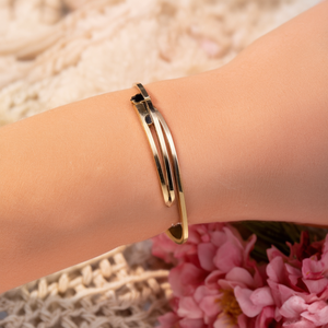 กำไลข้อมือแฟชั่น สแตนเลสสตีล 316L ชุบทอง PVD ดีไซน์ฝังสีดำ - Product Image 3