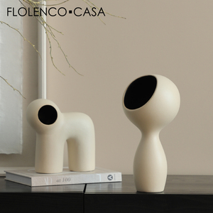 Estatuilla de cerámica creativa moderna pequeña botella de caballo mirando hacia atrás estatua para exhibición de sala de estar o decoración del hogar - Product Image 1