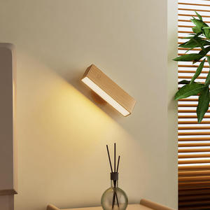 Veilleuse LED à commande tactile, base en bois, blanc chaud 2700K, alimentée par piles, IRC 90, durée de vie 25000 heures, intensité réglable, forme tulipe, pour chambre à coucher - Product Image 4