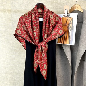 Sciarpa in <span class=keywords><strong>Seta</strong></span> di Gelso 100% con Stampa Paisley Rossa e Margherite, 105cm, Versatile per Donna, Autunno e Inverno - Product Image 1