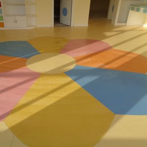 Revêtement de sol en <span class=keywords><strong>vinyle</strong></span> PVC <span class=keywords><strong>carré</strong></span> uni, antidérapant, imperméable, moderne, écologique, adhésif, de qualité supérieure, sur mesure, pour usage commercial - Product Image 2