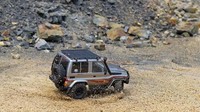 RGT EX86020 Intruder, modèle de voiture télécommandée électrique 4x4 à l'échelle 1:10, type Toyota LC71, avec suspension avancée, lumières et pièces métalliques CNC, prêt à rouler (RTR)