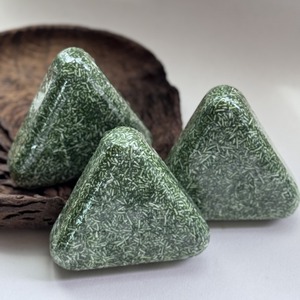 Champú de jabón de barra de plantas a base de hierbas sólidas para la prevención de la pérdida de cabello Característica de blanqueamiento de tamaño de viaje para mujeres Todo Tipo de Piel - Product Image 5