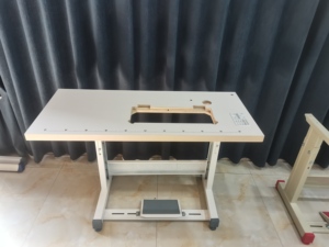 Mini machine à coudre surjeteuse pour la fermeture complète des oreillers - Product Image 3