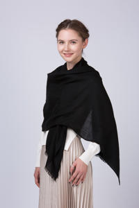 ผ้าพันคอสั่งทำแบรนด์ส่วนตัว (OEM) สั่งซื้อจำนวนมาก ผ้าพันคอสีพื้น ผ้าขนสัตว์ 100% ทอแบบยูนิเซ็กซ์ ผ้าพันคอขนแกะเมอริโนสำหรับฤดูหนาว เหมาะสำหรับใช้ในชีวิตประจำวันและกิจกรรมกลางแจ้ง - Product Image 5