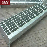 Bande de roulement d'escalier personnalisée de haute résistance caillebotis en acier au carbone surface galvanisée étape de sécurité industrielle pour passerelle moderne