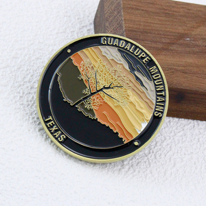 Médaille commémorative vintage personnalisée avec paysage de montagne, médaille de collection sur le thème du paysage naturel - Product Image 4