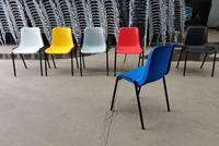 Chaise d'étude à assembler en plastique économique avec pieds soudés pour salle de classe, salle de conférence, salle de cours, pour adultes et étudiants