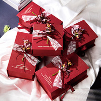 Boîte cadeau en papier décorative florale avec fermeture magnétique, boîte en carton à couvercle rabattable, emballage élégant pour les souvenirs de fête
