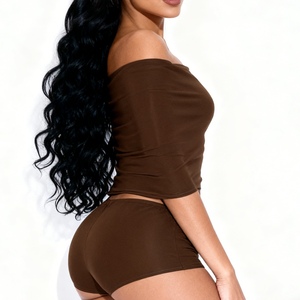 ชุดเซ็ต 2 ชิ้น เสื้อเปิดไหล่คอปกสำหรับผู้หญิง ฤดูใบไม้ผลิ/ฤดูร้อน พร้อมกางเกงขาสามส่วนเข้ารูป แฟชั่น - Product Image 2