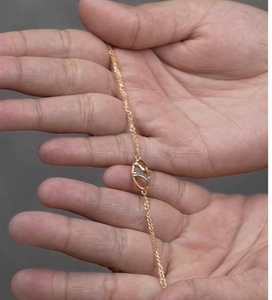 Elegante Brazalete de Cadena Minimalista de Oro de 22K para Mujer, Estilo Diario, Ligero, de Diseño, Regalo de Joyería - Product Image 3