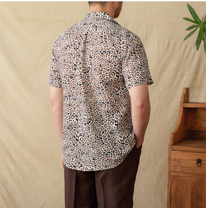 Nouvelle <span class=keywords><strong>chemise</strong></span> <span class=keywords><strong>homme</strong></span> été 2026 100 % polyester à col campiste, coupe ample, imprimé léopard, sans plis, à manches courtes, pour vacances et plage - Product Image 5