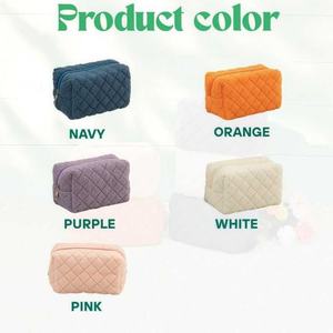 Sac cosmétique en fourrure en peluche avec velours Teddy ouilted Diamond-Pattern Cosmetic Bag Custom Quilting Embroidery Makeup Bags for Travel - Product Image 4